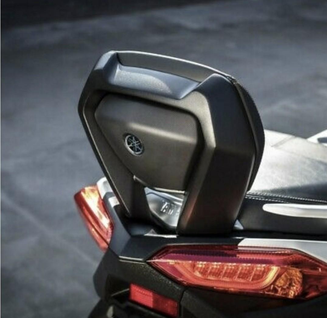 yamaha_xmax_backrest_1622950804_7704f35c_progressive